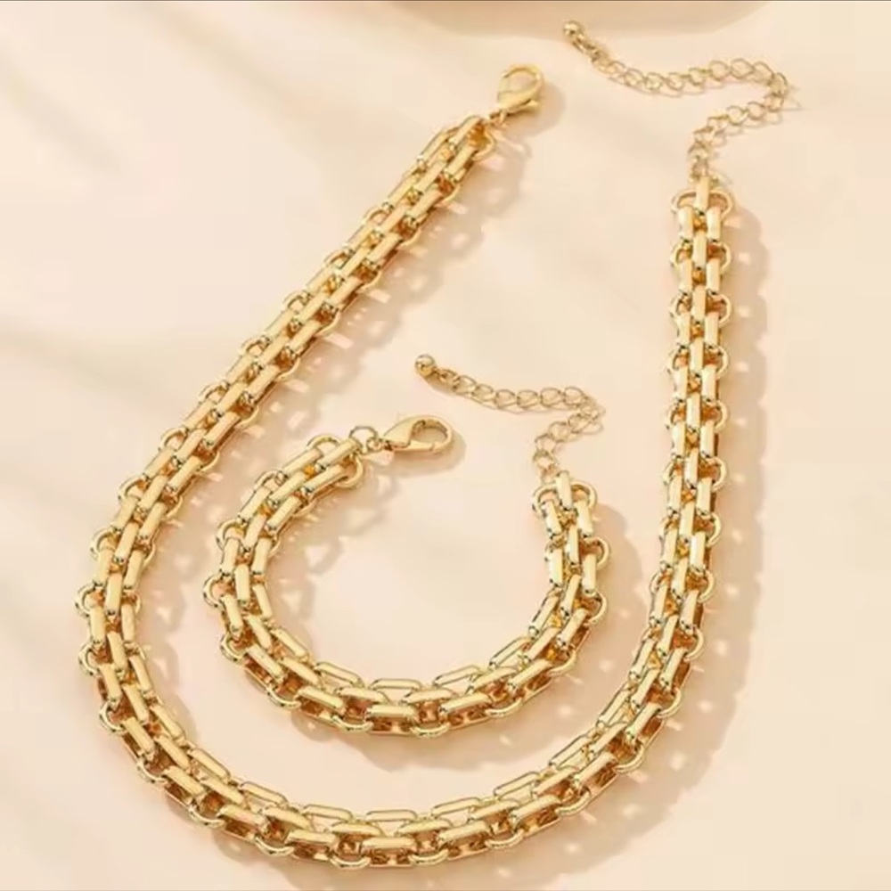 Bold Chunky Gold Chain Necklace & Bracelet Set - Picture 5 of 8